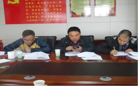 康正发为驾驶员办理入职手续、签署劳动条约。。